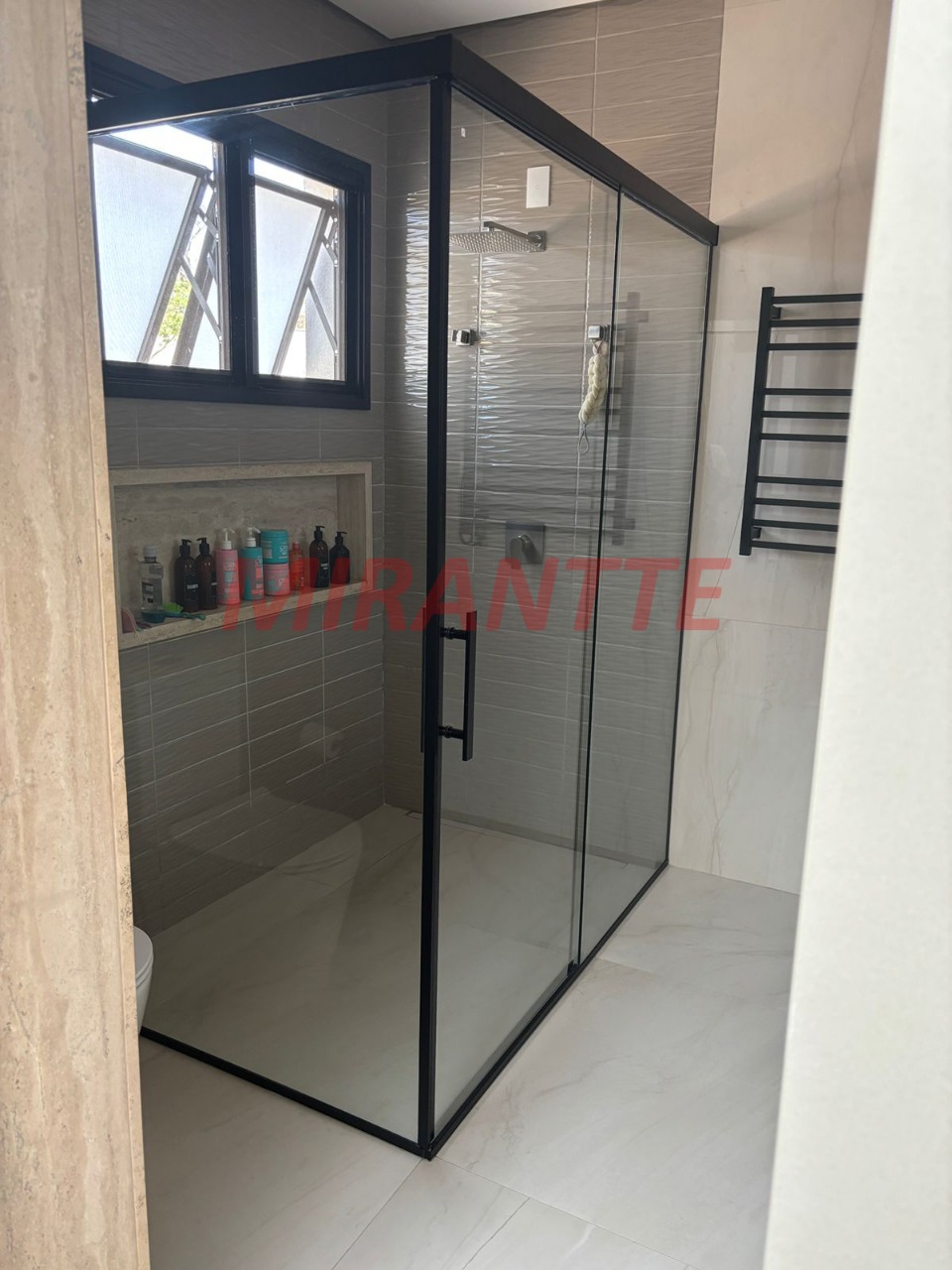Cond. fechado de 380m² com 5 quartos em Loteamento Brisas do Lago