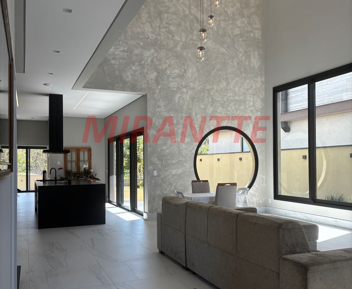 Cond. fechado de 380m² com 5 quartos em Loteamento Brisas do Lago