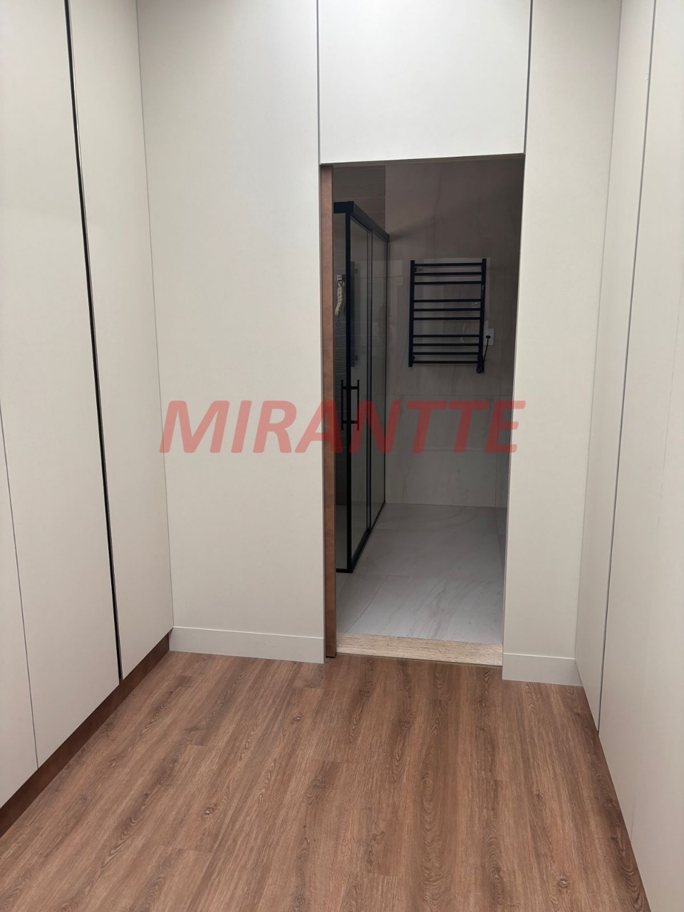 Cond. fechado de 380m² com 5 quartos em Loteamento Brisas do Lago