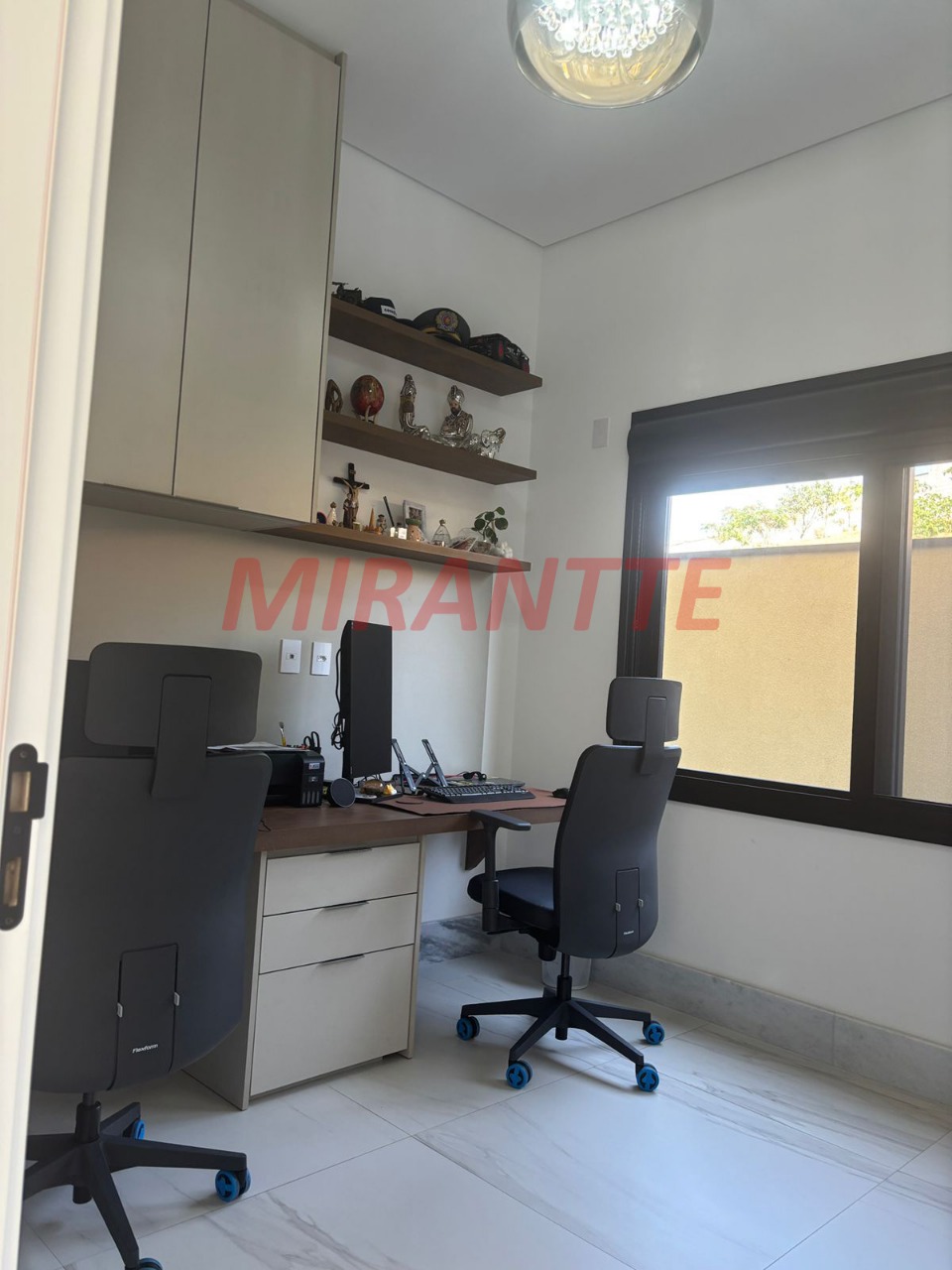 Cond. fechado de 380m² com 5 quartos em Loteamento Brisas do Lago