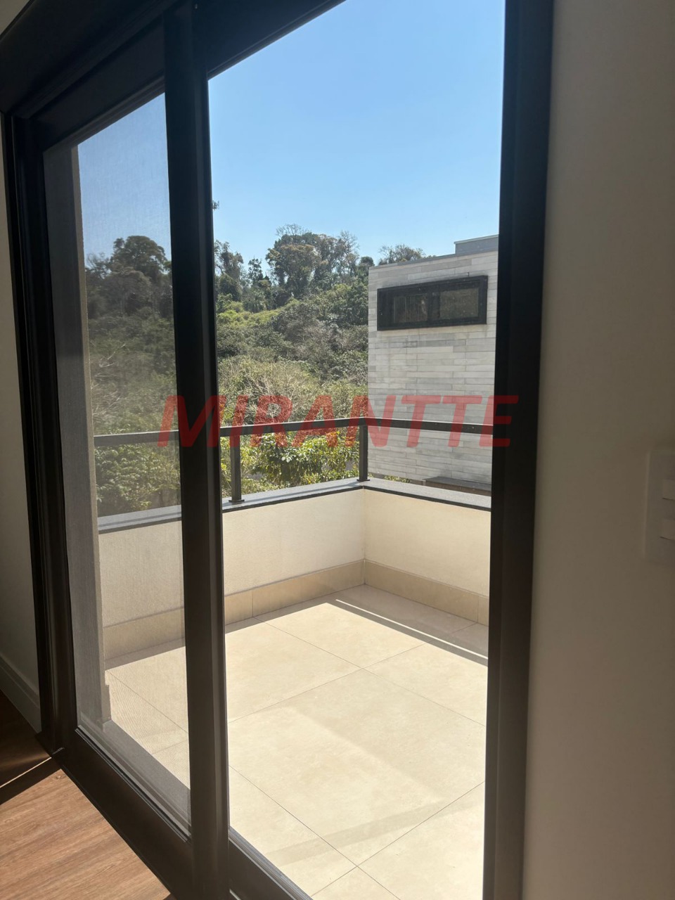 Cond. fechado de 380m² com 5 quartos em Loteamento Brisas do Lago