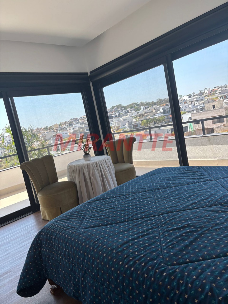 Cond. fechado de 380m² com 5 quartos em Loteamento Brisas do Lago