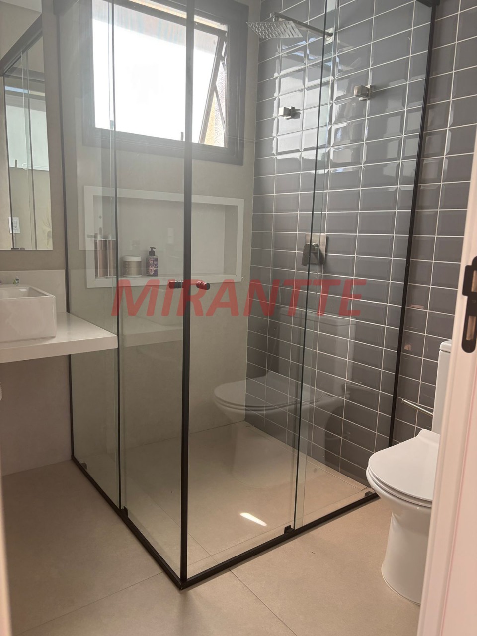 Cond. fechado de 380m² com 5 quartos em Loteamento Brisas do Lago