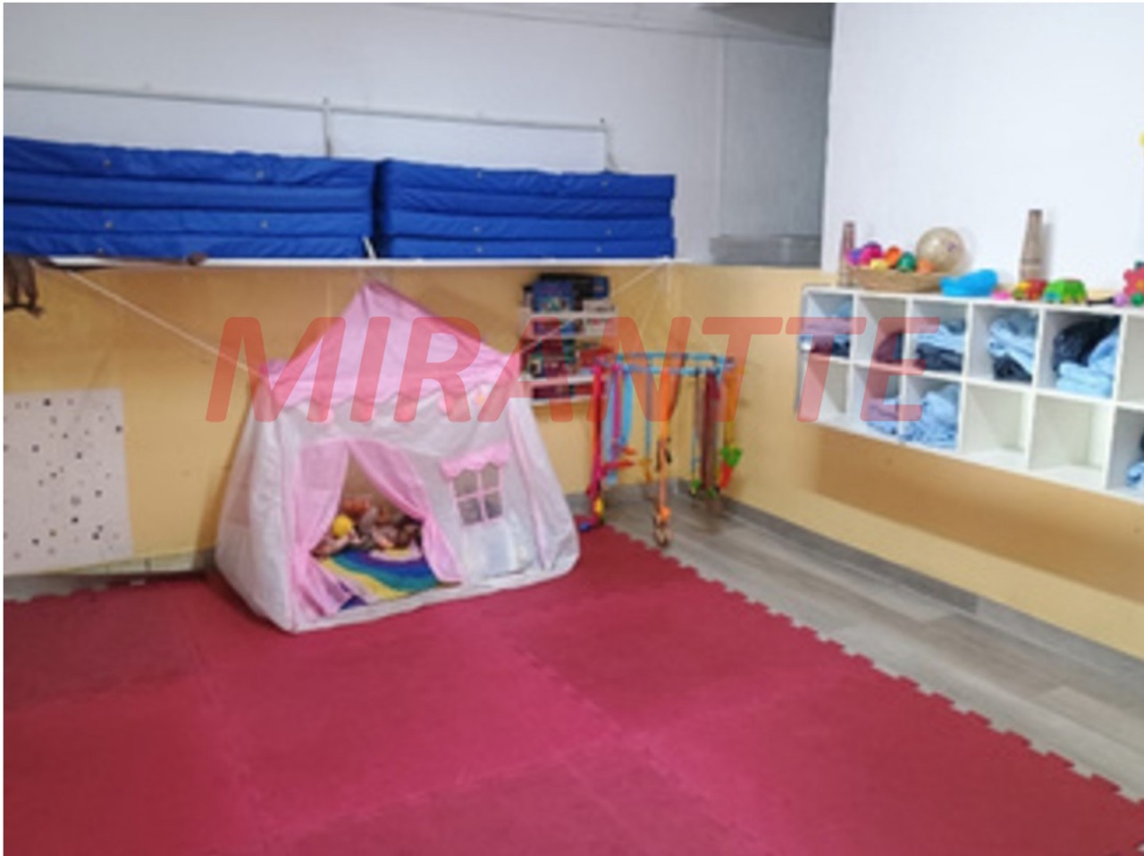 Sobrado de 220m² com 6 quartos em Parada De Taipas