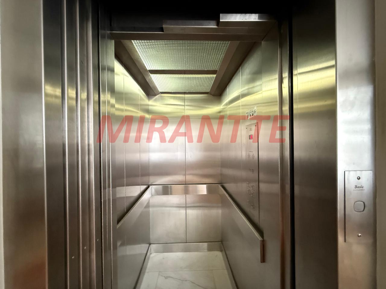 Cond. fechado de 500m² com 3 quartos em Vila Irmaos Arnoni