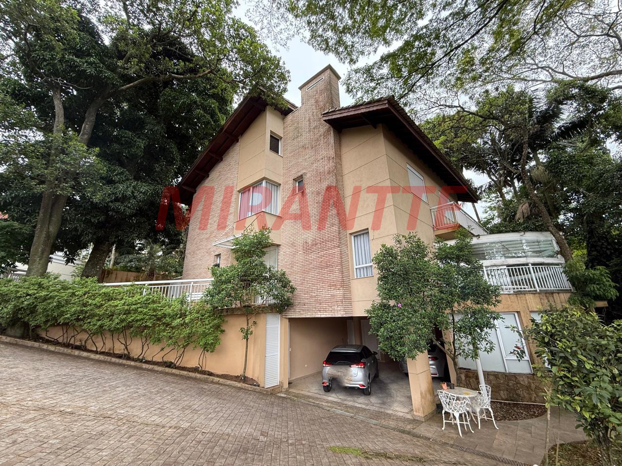 Cond. fechado de 500m² com 3 quartos em Vila Irmaos Arnoni