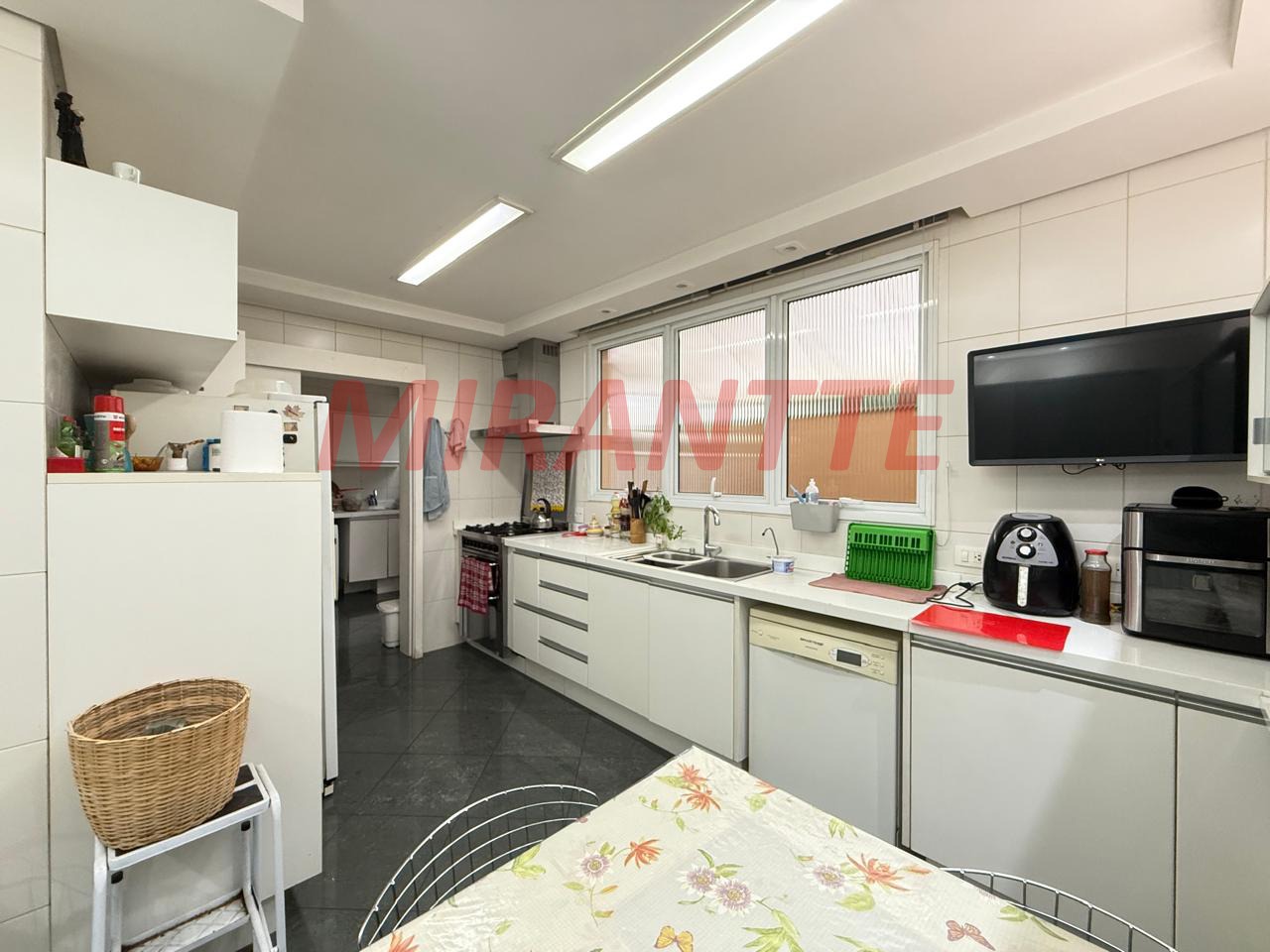 Cond. fechado de 500m² com 3 quartos em Vila Irmaos Arnoni