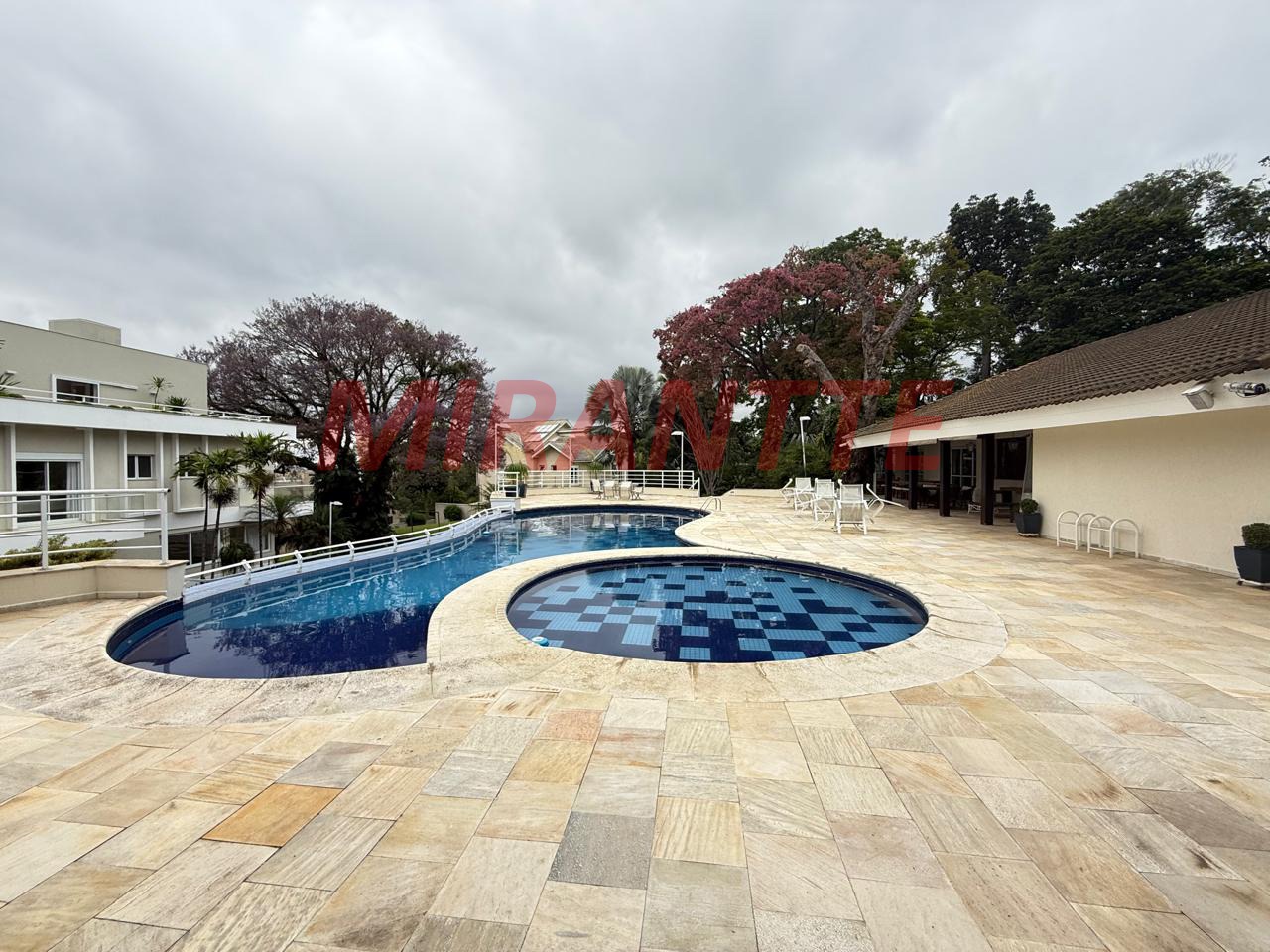 Cond. fechado de 500m² com 3 quartos em Vila Irmaos Arnoni