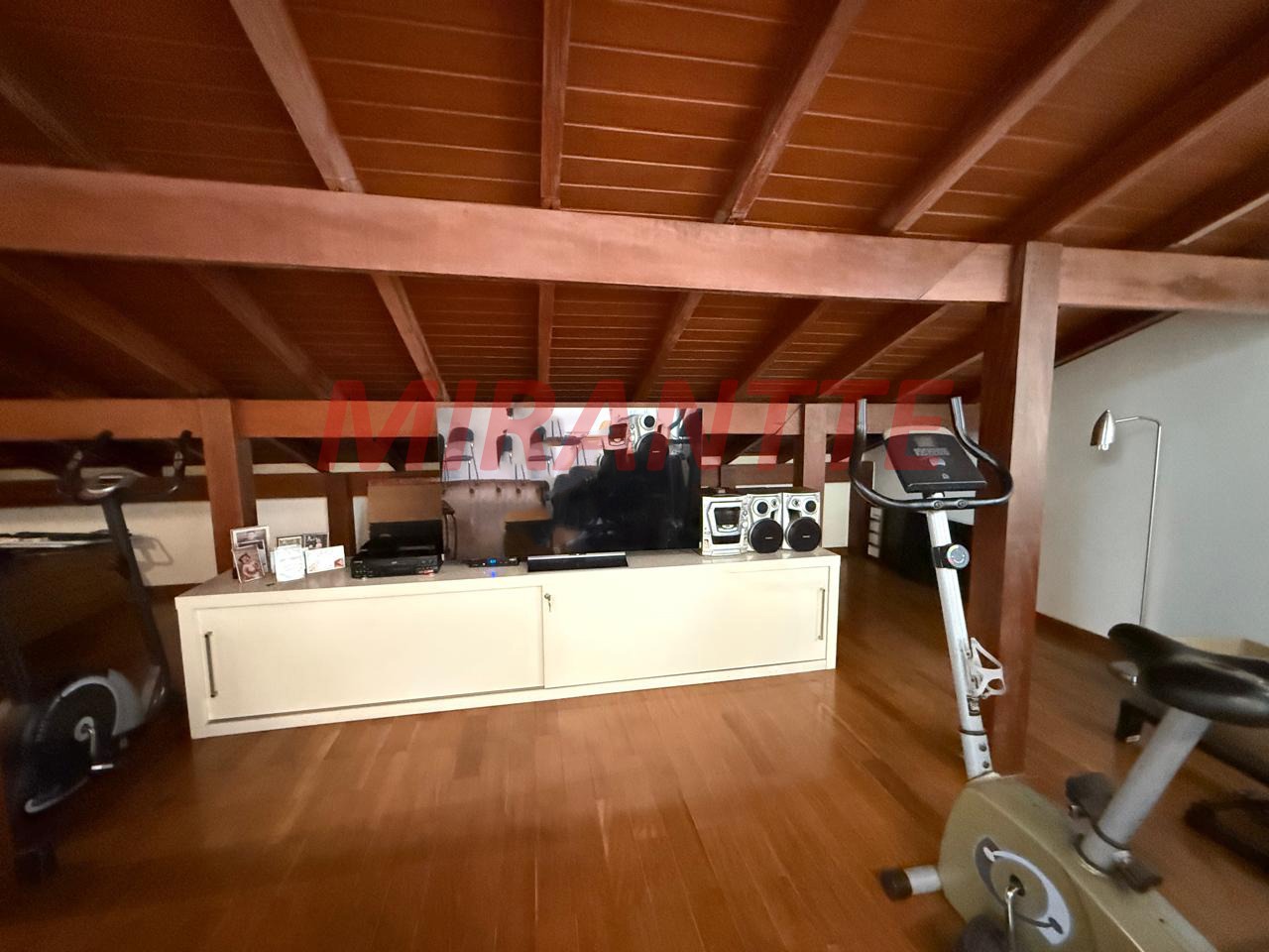 Cond. fechado de 500m² com 3 quartos em Vila Irmaos Arnoni