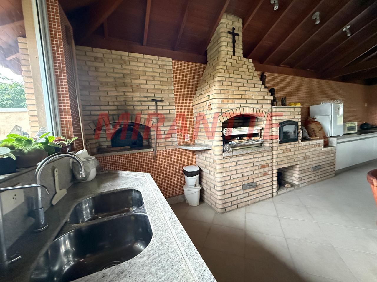 Cond. fechado de 500m² com 3 quartos em Vila Irmaos Arnoni