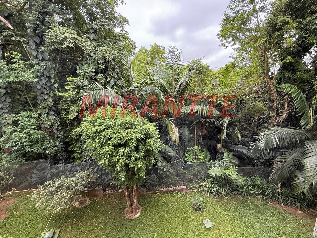 Cond. fechado de 500m² com 3 quartos em Vila Irmaos Arnoni