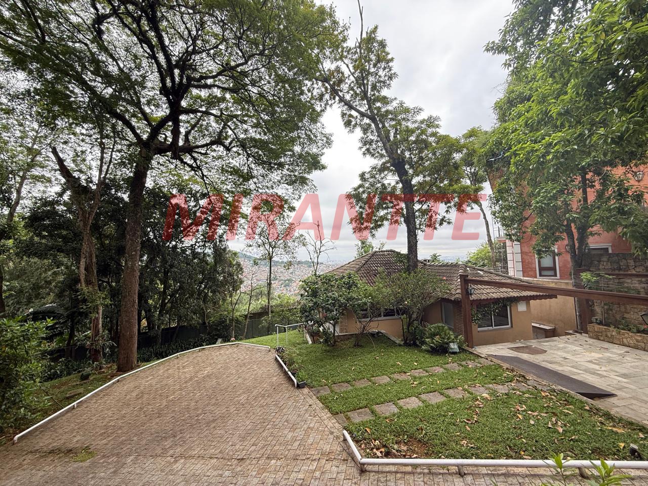Cond. fechado de 500m² com 3 quartos em Vila Irmaos Arnoni