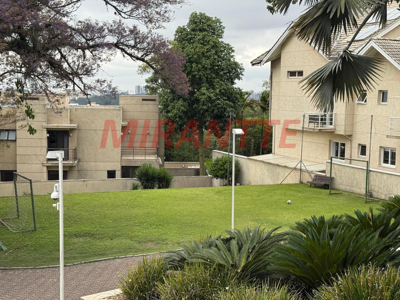 Cond. fechado de 500m² com 3 quartos em Vila Irmaos Arnoni