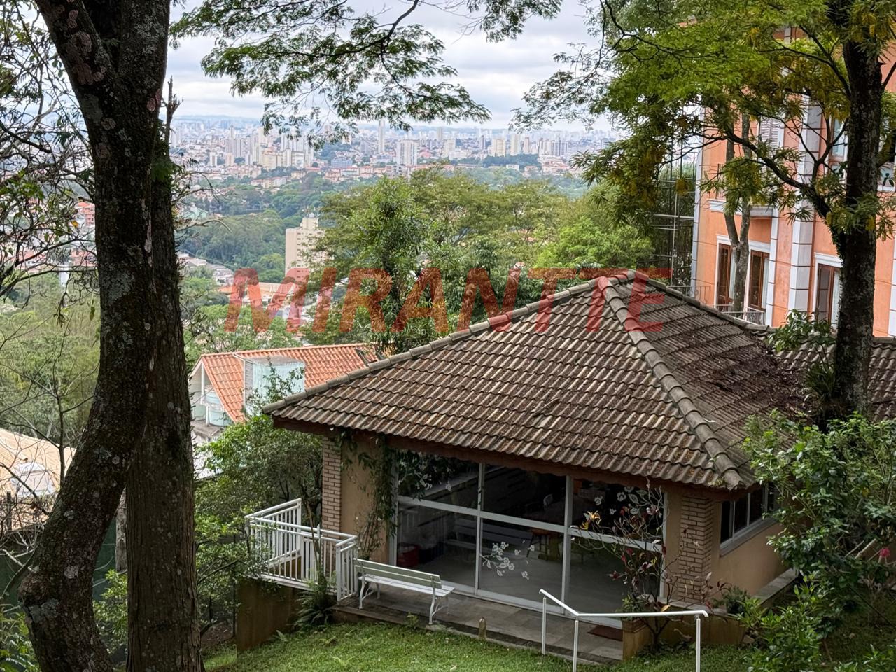 Cond. fechado de 500m² com 3 quartos em Vila Irmaos Arnoni