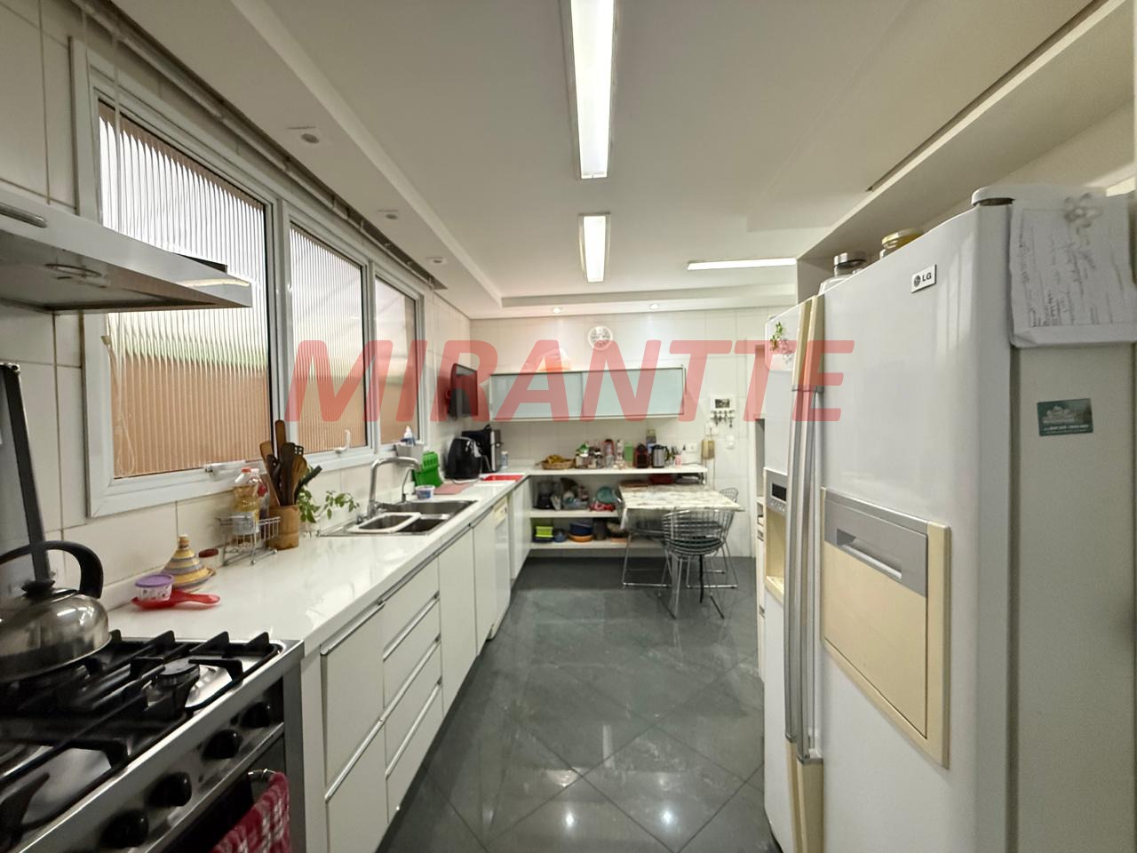 Cond. fechado de 500m² com 3 quartos em Vila Irmaos Arnoni