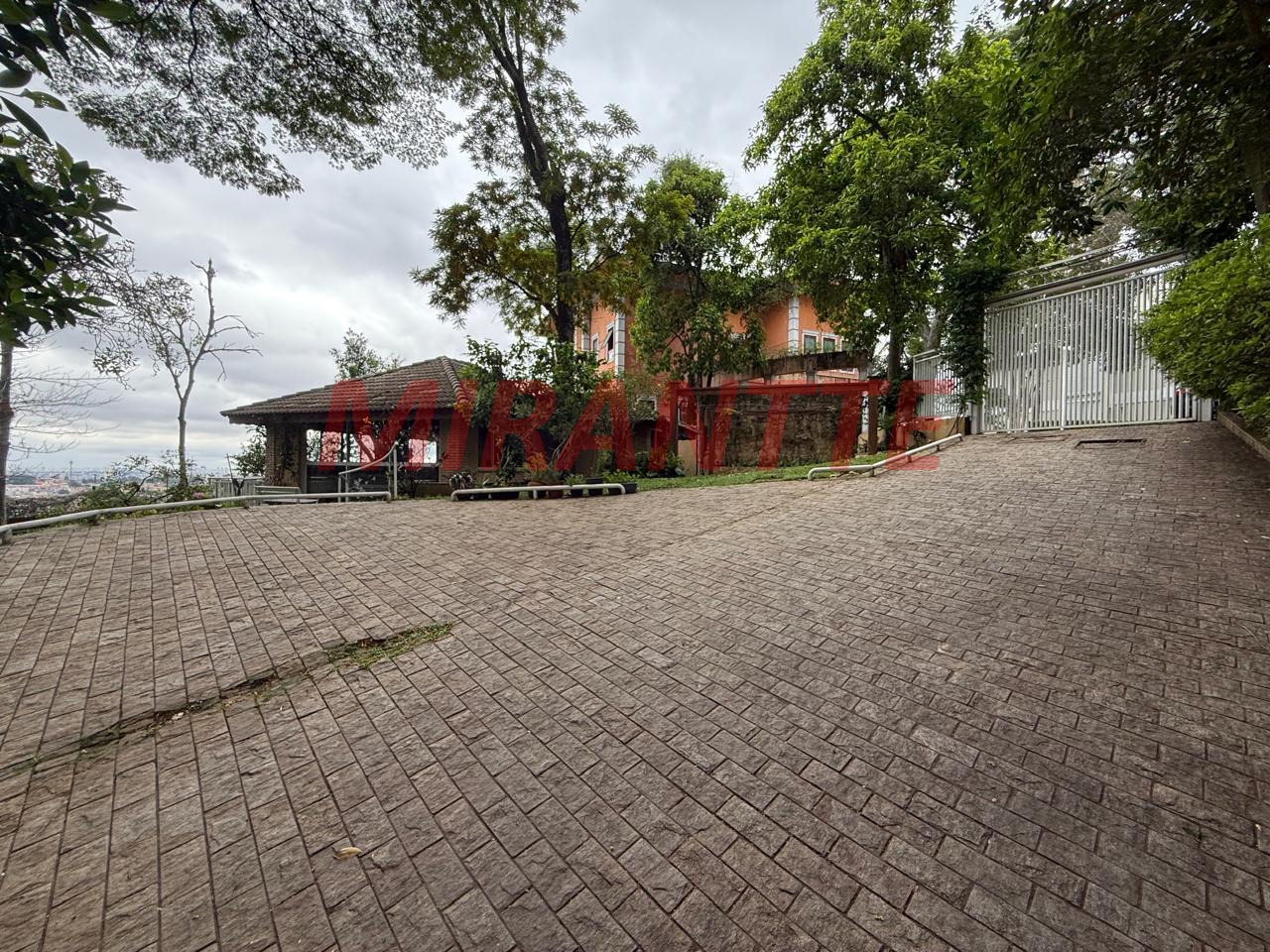 Cond. fechado de 500m² com 3 quartos em Vila Irmaos Arnoni