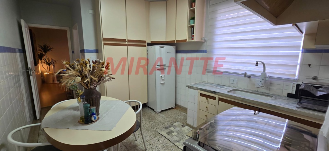 Sobrado de 370m² com 5 quartos em Vila Baruel
