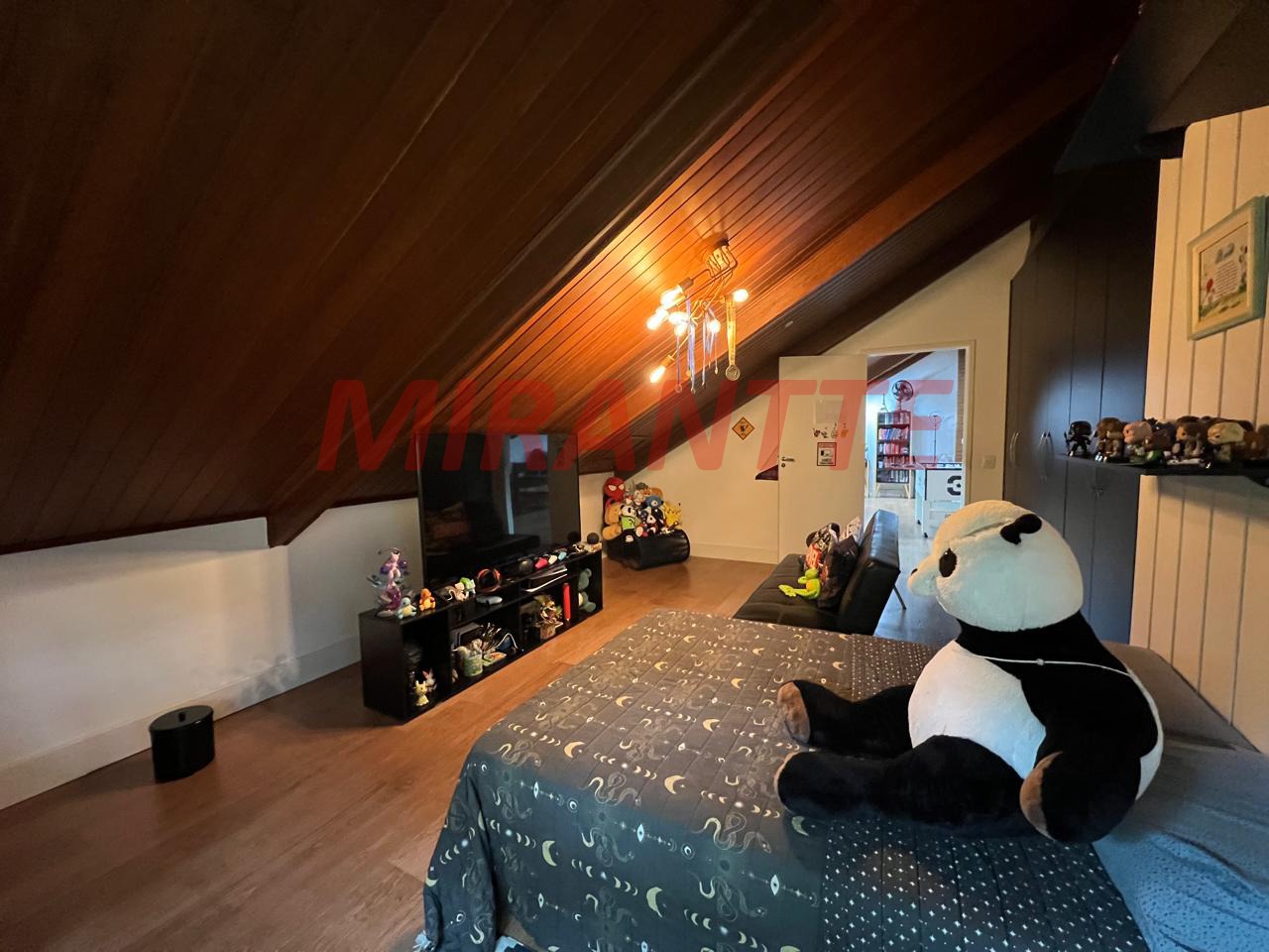 Cond. fechado de 700m² com 6 quartos em Cumbari