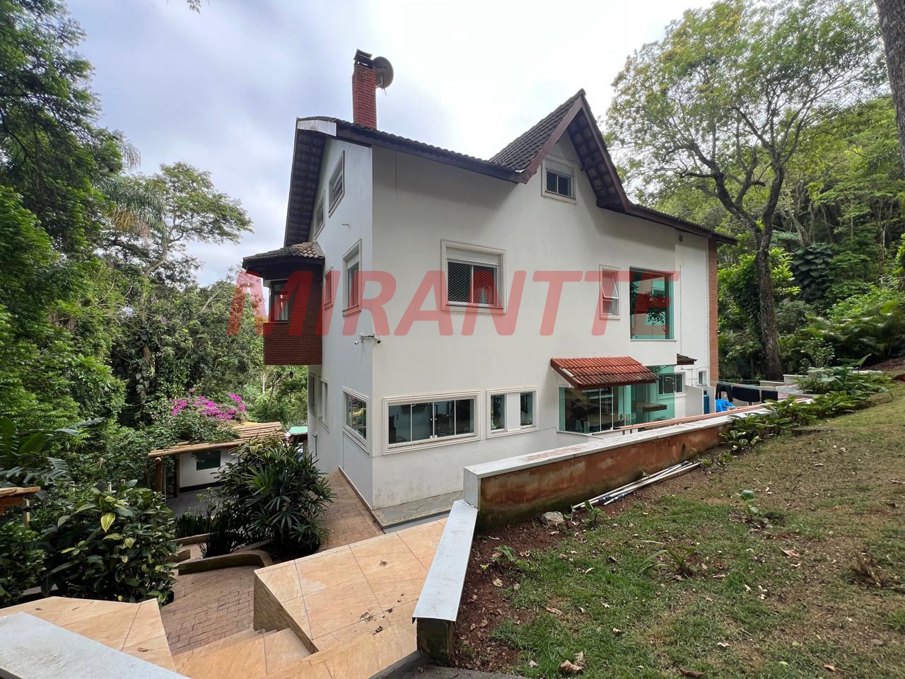 Cond. fechado de 700m² com 6 quartos em Cumbari