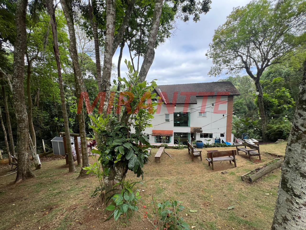 Cond. fechado de 700m² com 6 quartos em Cumbari