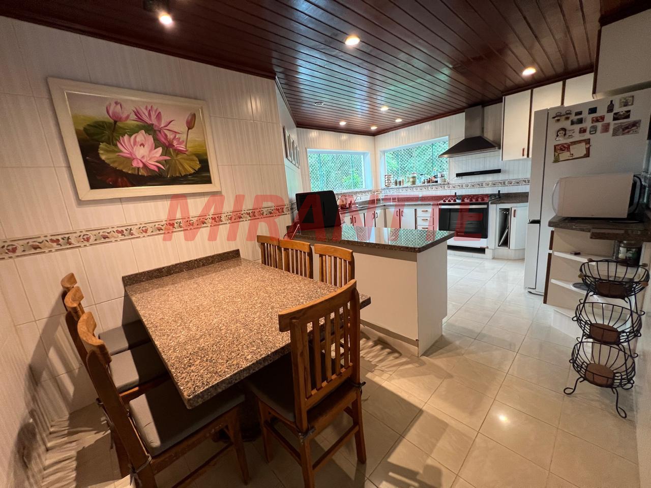 Cond. fechado de 700m² com 6 quartos em Cumbari