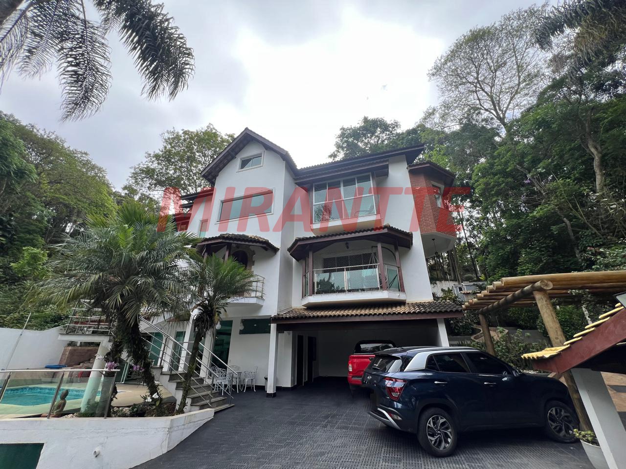 Cond. fechado de 700m² com 6 quartos em Cumbari