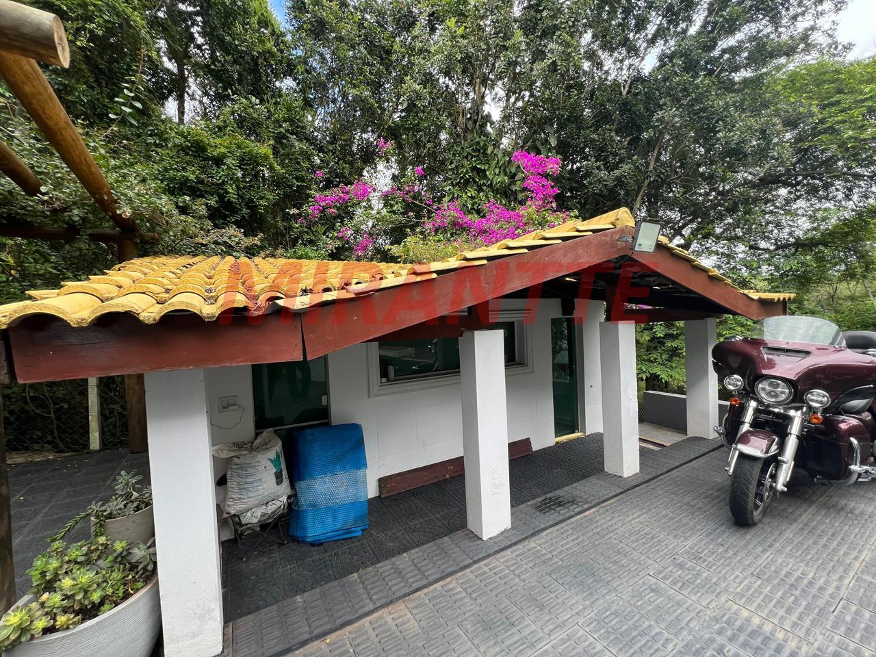 Cond. fechado de 700m² com 6 quartos em Cumbari
