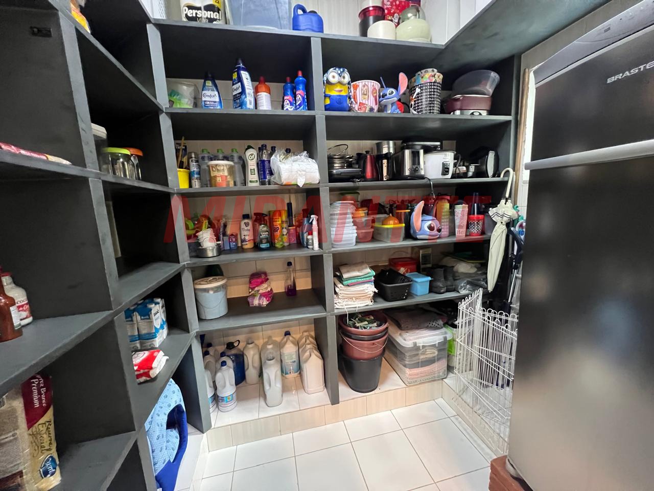 Cond. fechado de 700m² com 6 quartos em Cumbari