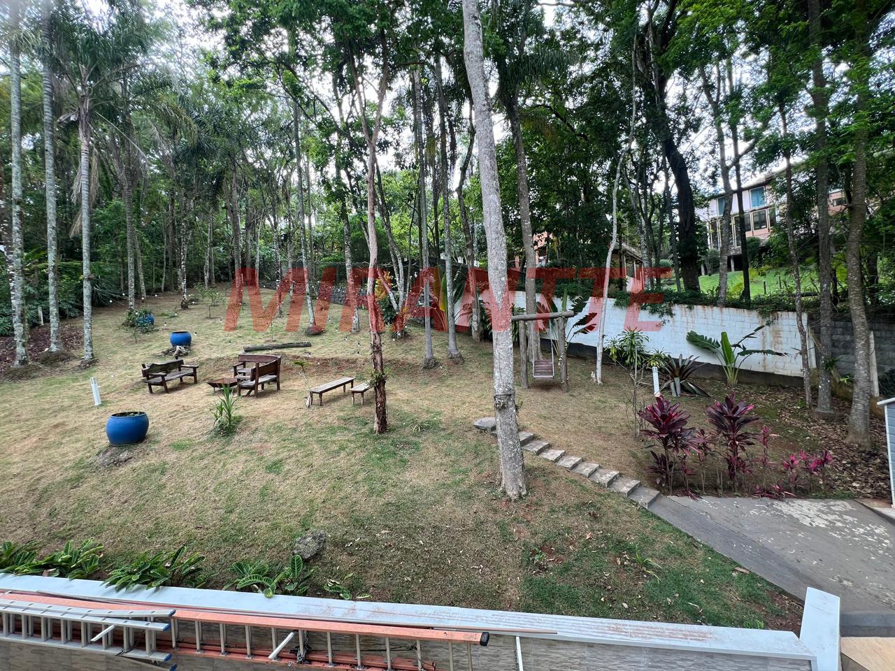 Cond. fechado de 700m² com 6 quartos em Cumbari