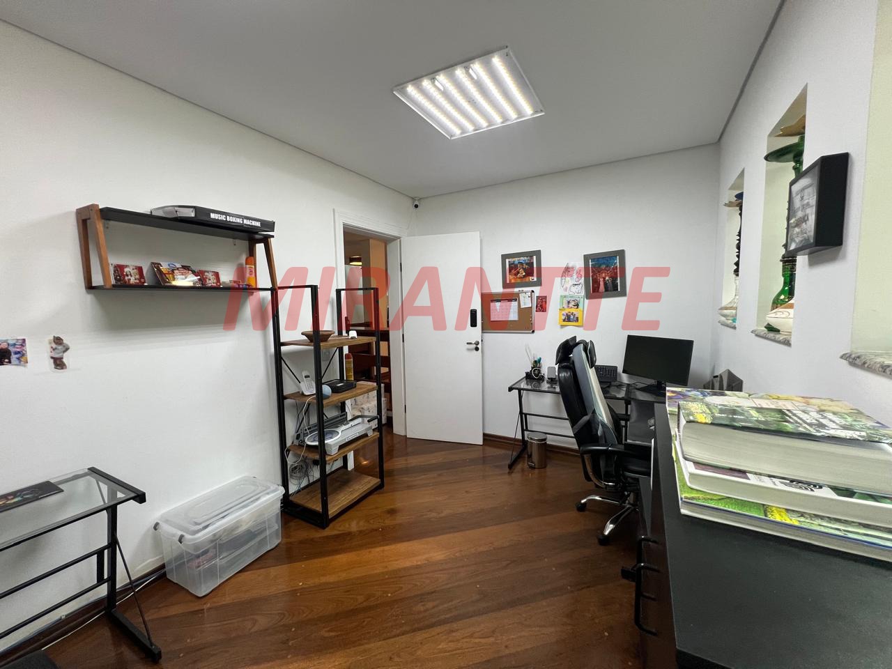 Cond. fechado de 700m² com 6 quartos em Cumbari