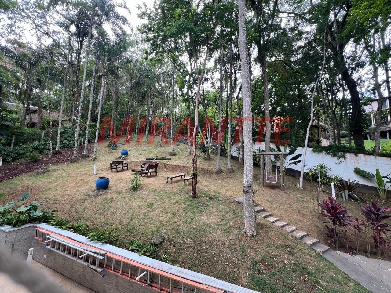 Cond. fechado de 700m² com 6 quartos em Cumbari