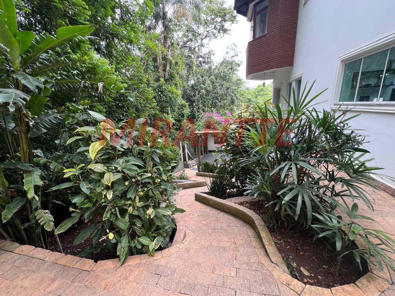 Cond. fechado de 700m² com 6 quartos em Cumbari