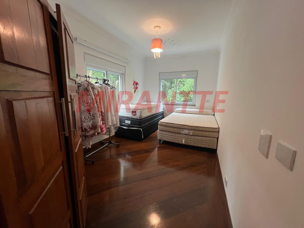 Cond. fechado de 700m² com 6 quartos em Cumbari