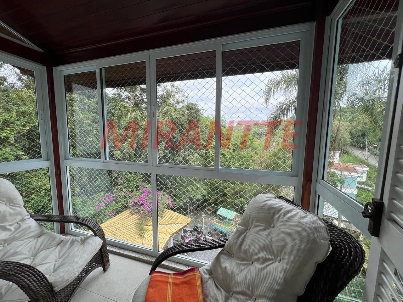 Cond. fechado de 700m² com 6 quartos em Cumbari