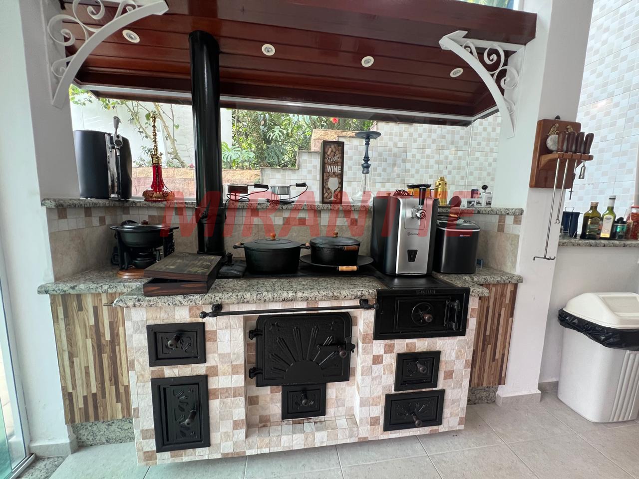 Cond. fechado de 700m² com 6 quartos em Cumbari