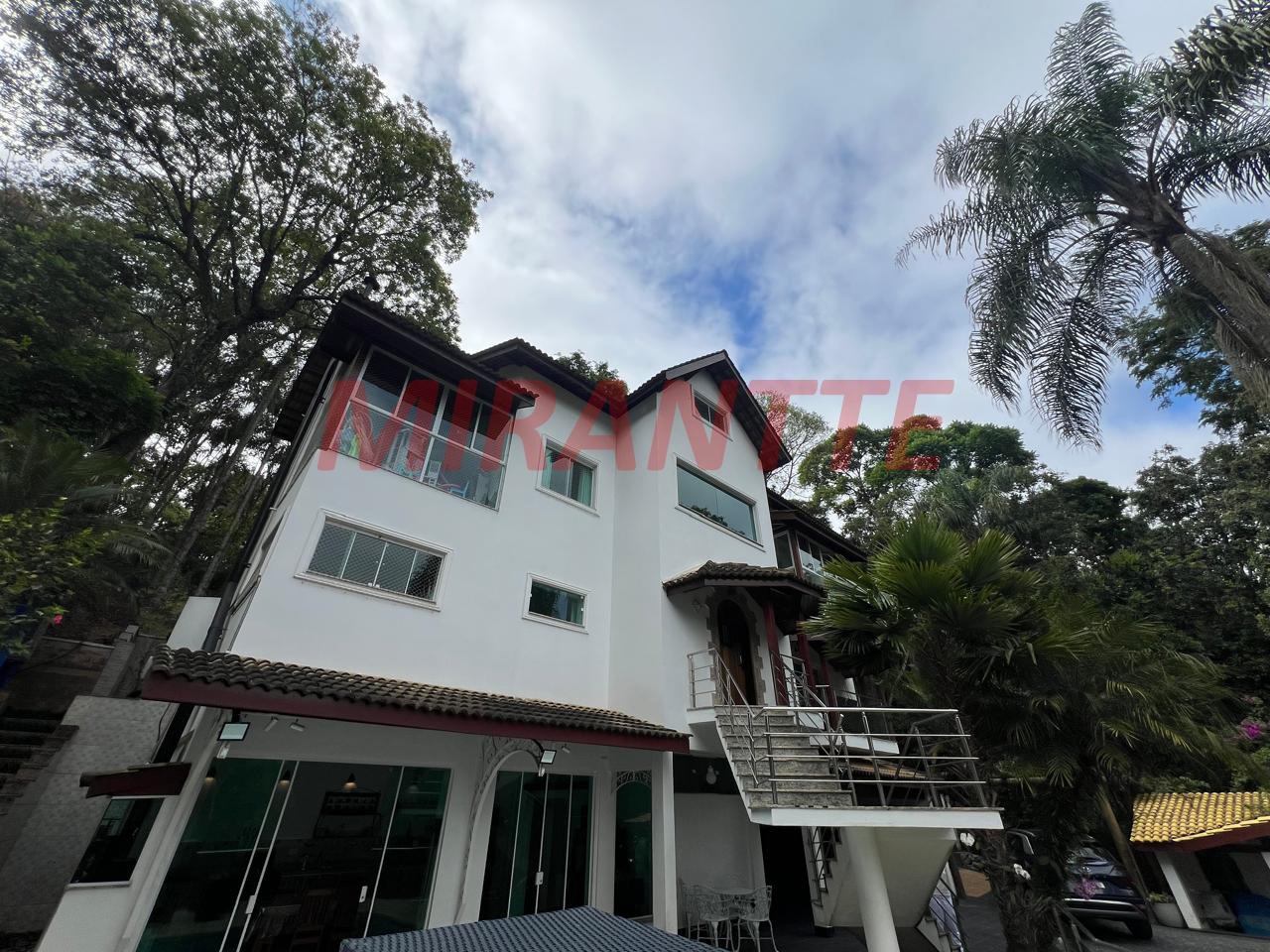 Cond. fechado de 700m² com 6 quartos em Cumbari