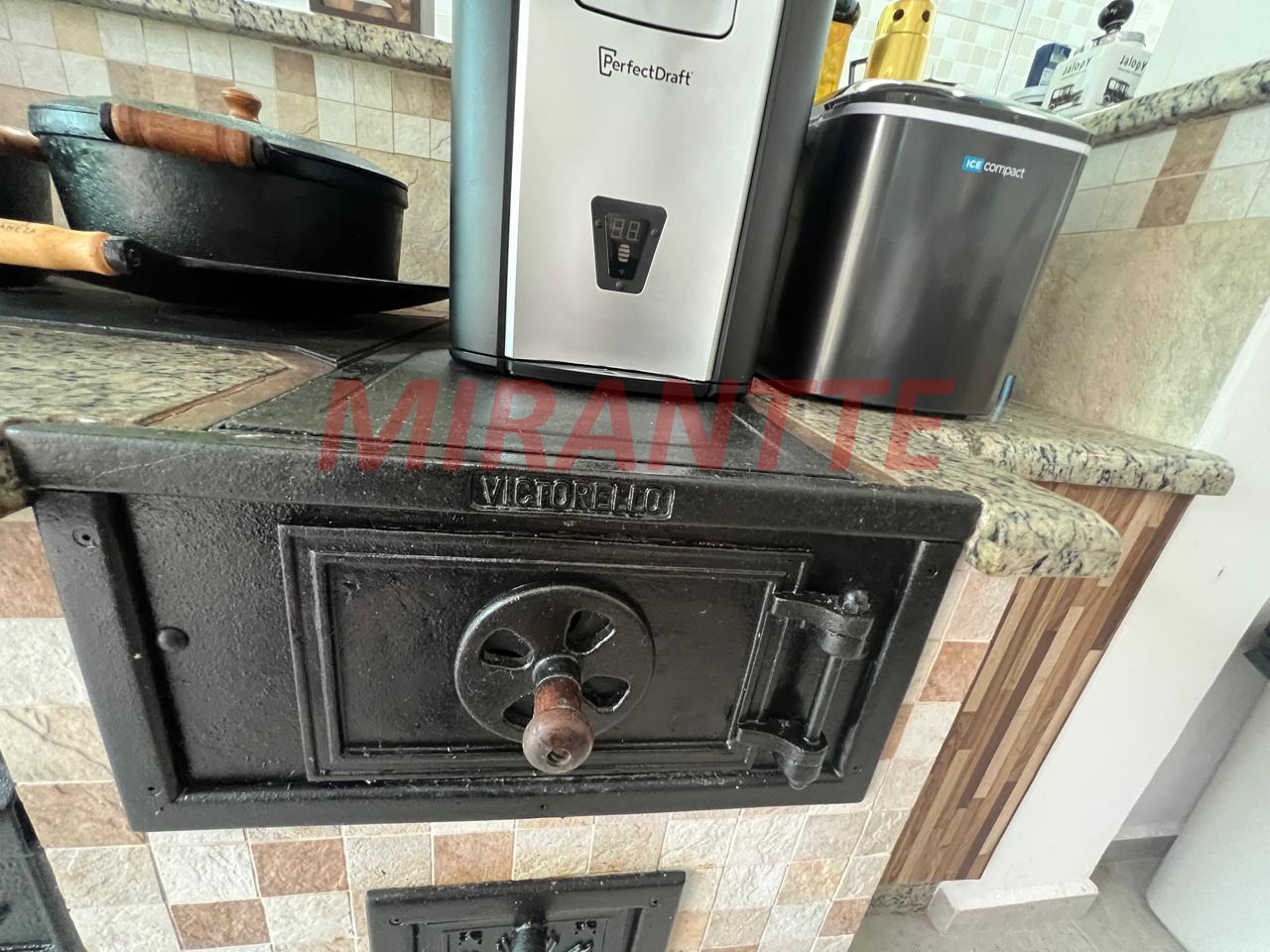 Cond. fechado de 700m² com 6 quartos em Cumbari