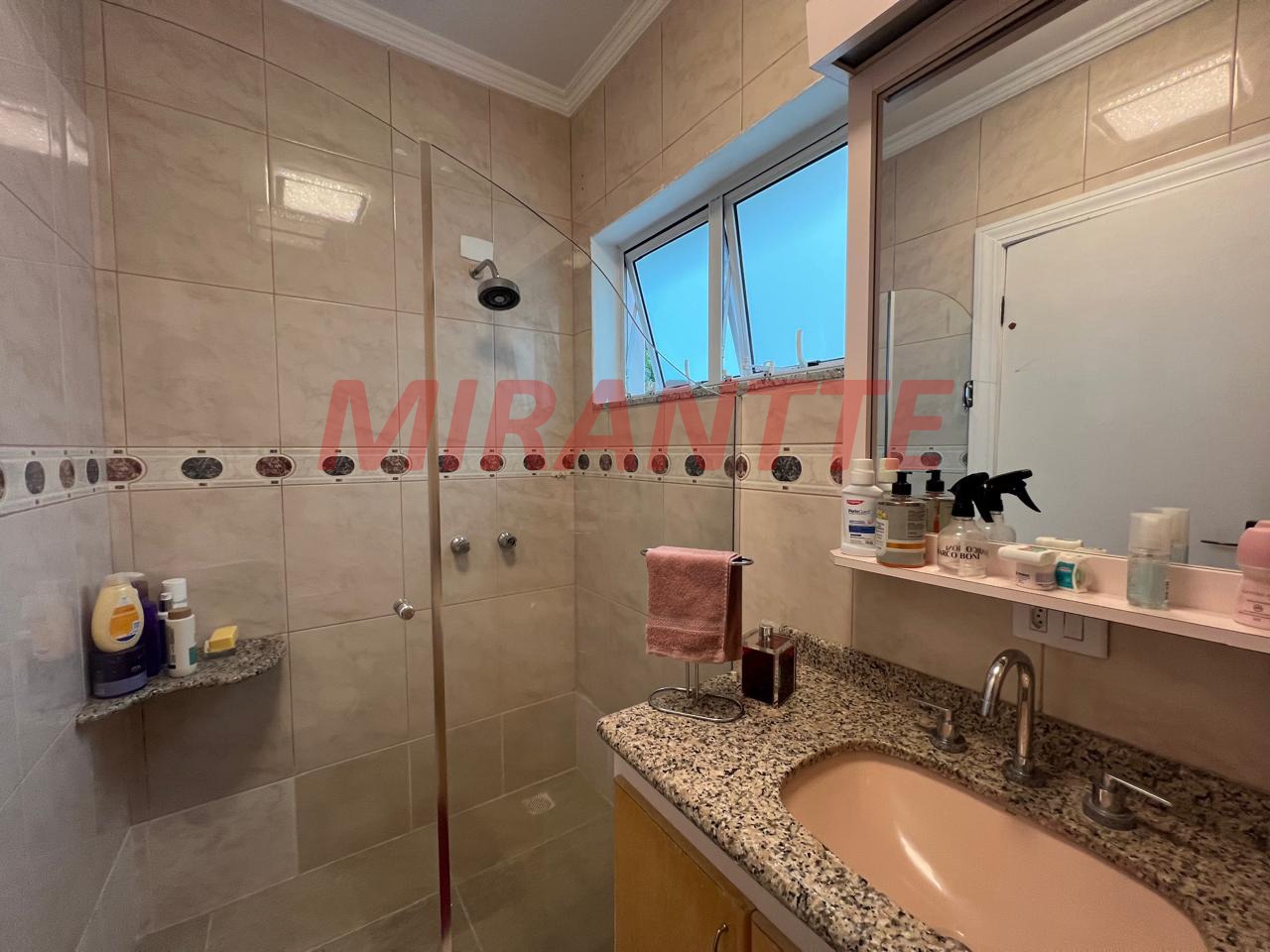 Cond. fechado de 700m² com 6 quartos em Cumbari