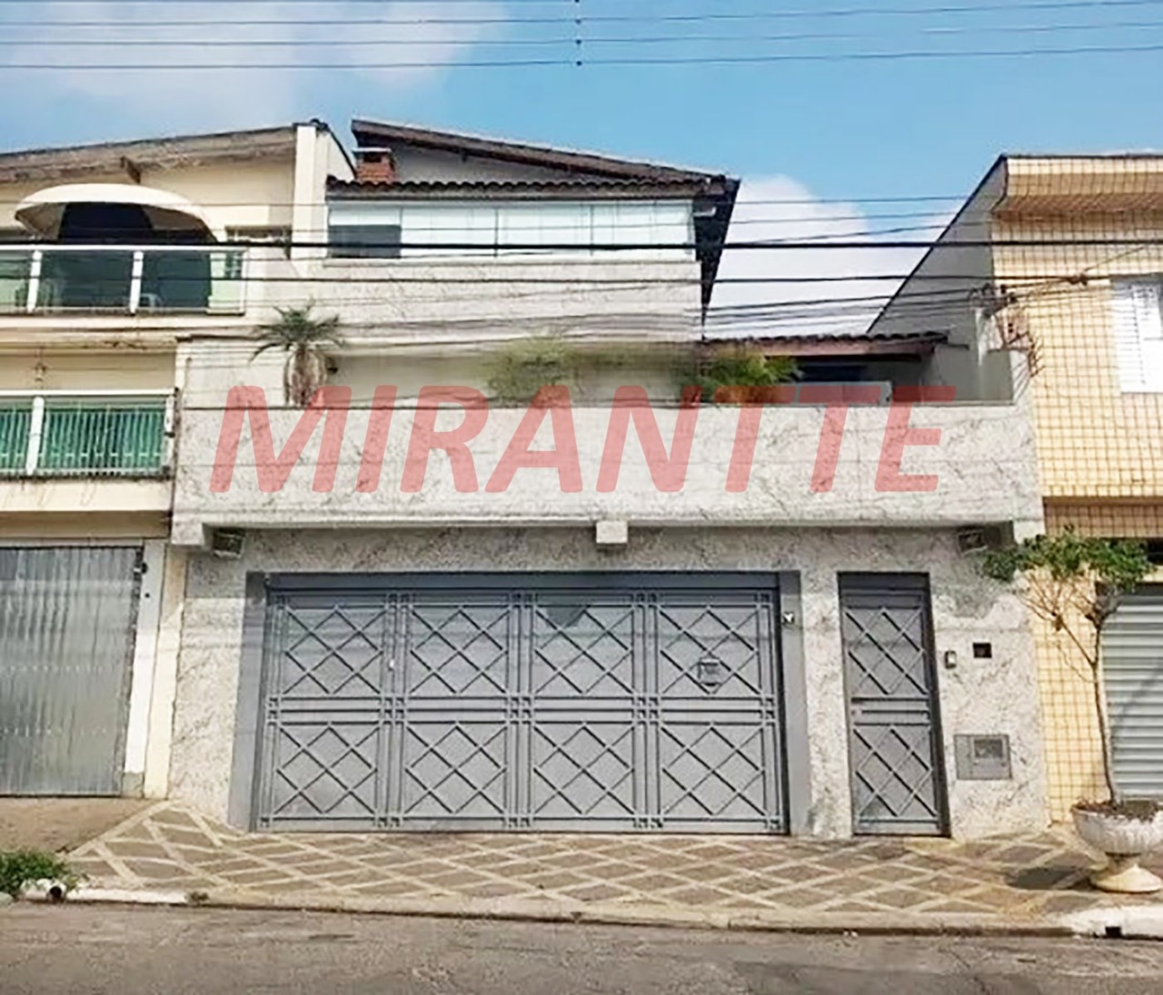 Sobrado de 226m² com 4 quartos em Vila Medeiros