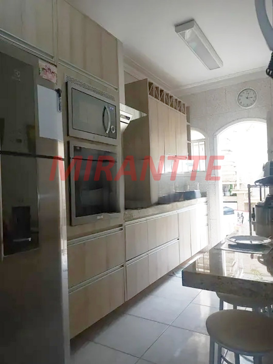Sobrado de 226m² com 4 quartos em Vila Medeiros