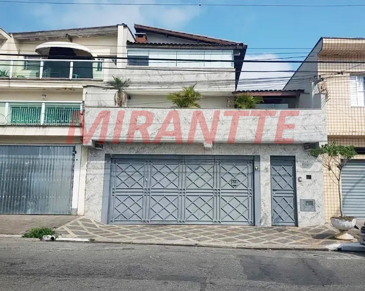 Sobrado de 226m² com 4 quartos em Vila Medeiros