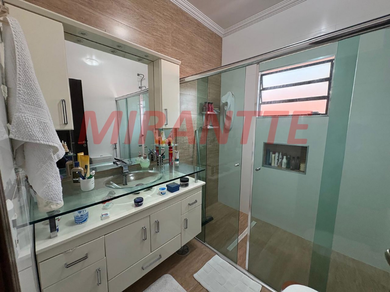 Sobrado de 178m² com 3 quartos em Vila Mazzei
