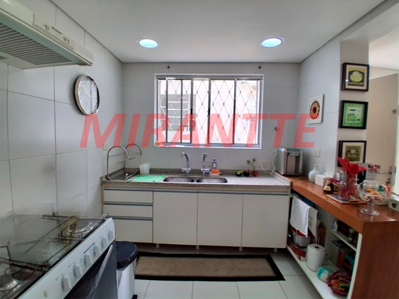 Sobrado de 318m² com 3 quartos em Vila Gustavo