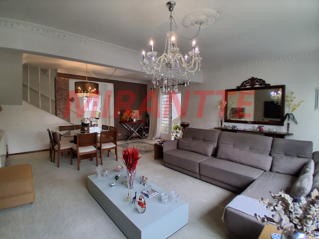 Sobrado de 318m² com 3 quartos em Vila Gustavo