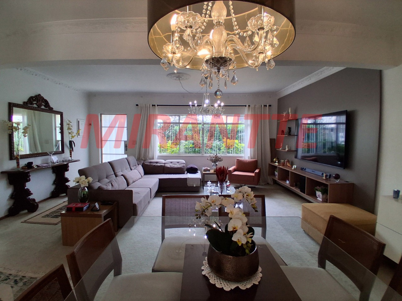 Sobrado de 318m² com 3 quartos em Vila Gustavo