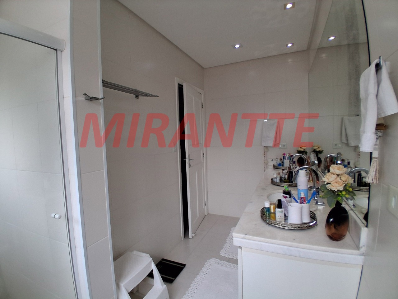 Sobrado de 318m² com 3 quartos em Vila Gustavo