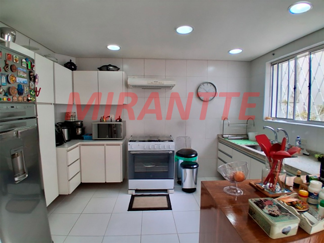 Sobrado de 318m² com 3 quartos em Vila Gustavo
