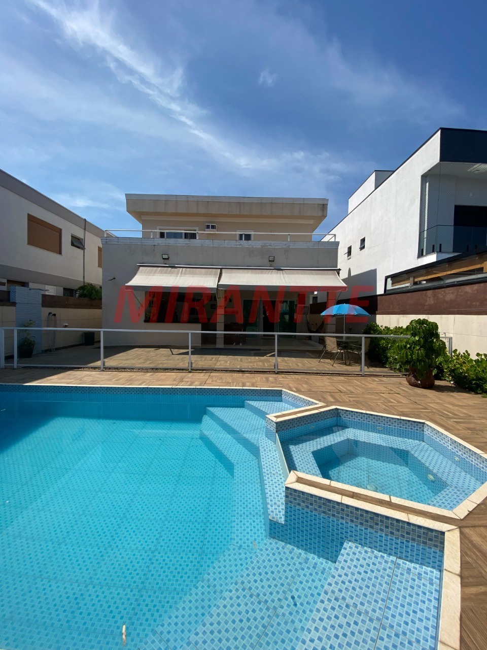 Cond. fechado de 280m² com 4 quartos em Balneário Praia do Pernambuco