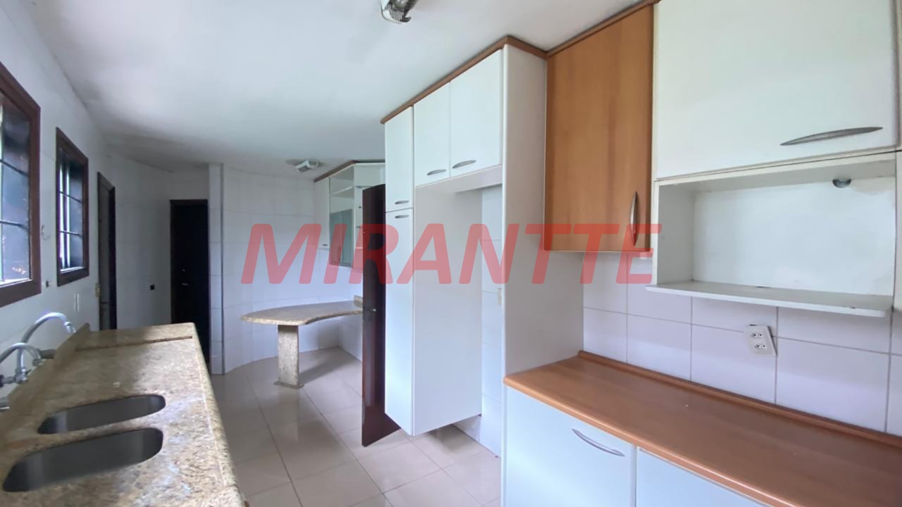 Sobrado de 221m² com 4 quartos em Interlagos