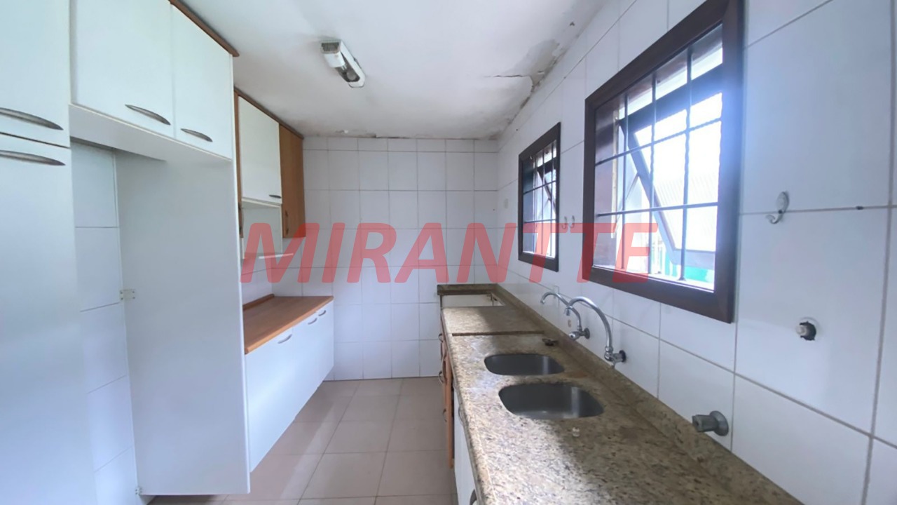 Sobrado de 221m² com 4 quartos em Interlagos